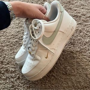 Nike Air Force 1 - white/grey/gold shoes